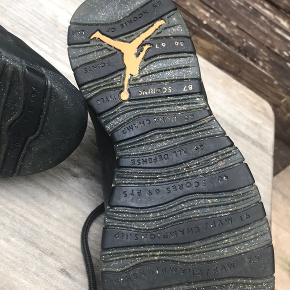 Air Jordan NYC black and Gold sneakers - Picture 5 of 8